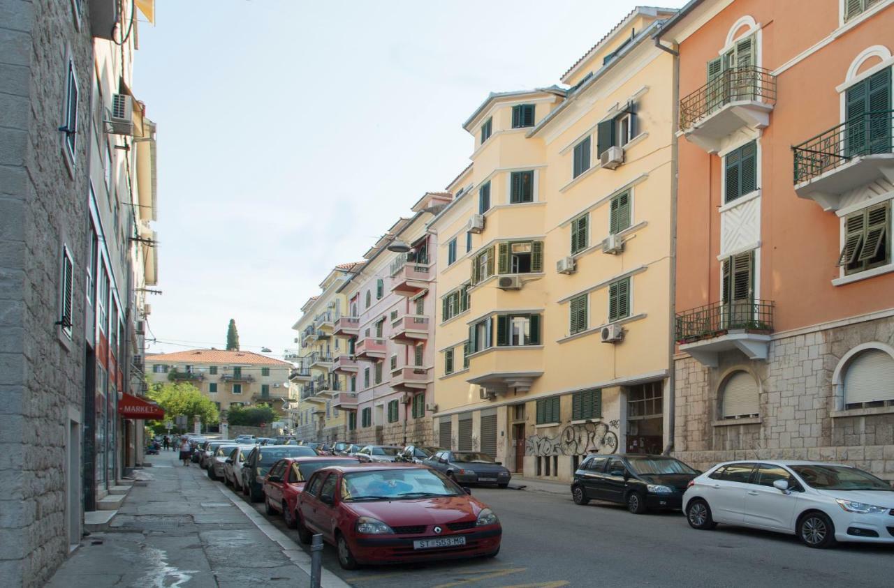 Apis Split Apartment Exterior photo